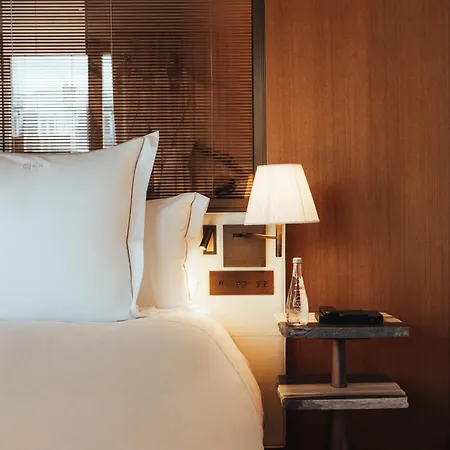 Sax Paris, Lxr & Hotel