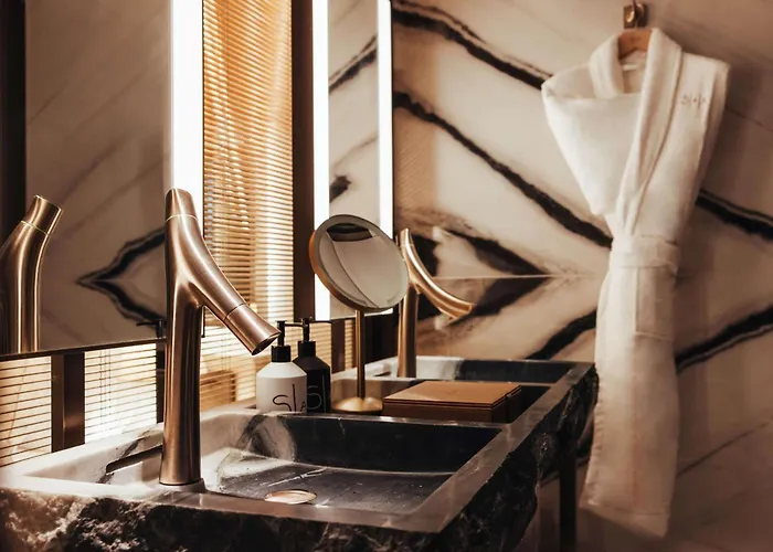 Sax Paris, Lxr & Hotel