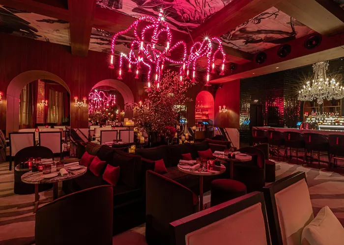 Sax Paris, Lxr & Hotel París