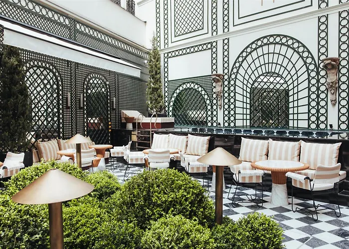 Sax Paris, Lxr & Hotel París