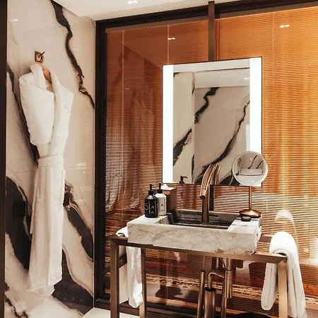 Sax Paris, Lxr & 5* Paris